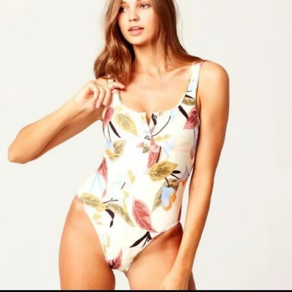 L*SPACE float on one pice size 6 swim suit